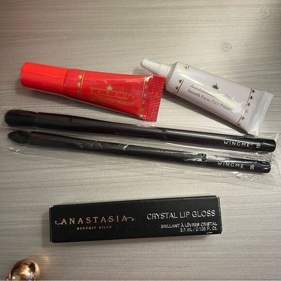 Makeup Essentials Holiday 6-Piece Gift Set - Picture 2 of 8